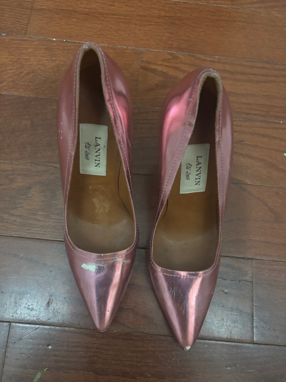 Lanvin  Metallic Heels
Size 37
Good used condition 
Scratches throughout